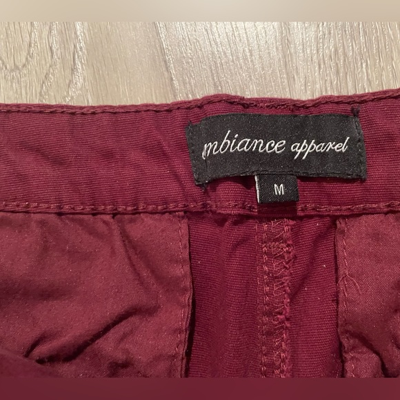 Maroon-red short jean shorts (stretchy) - Picture 3 of 3